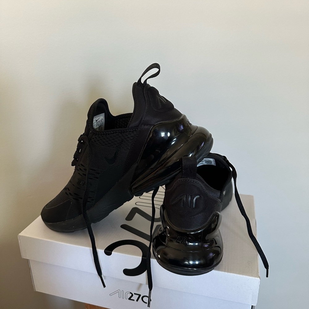 Nike Air Max 270 Women’s Shoes - Picture 2 of 8